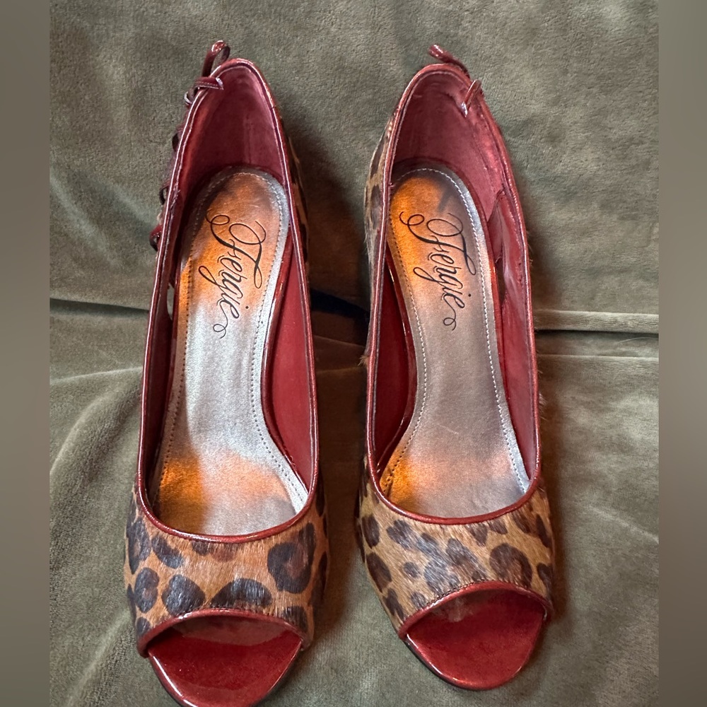 Fergie “Jester” 7.5 peep toe leopard print high heels - Picture 2 of 10